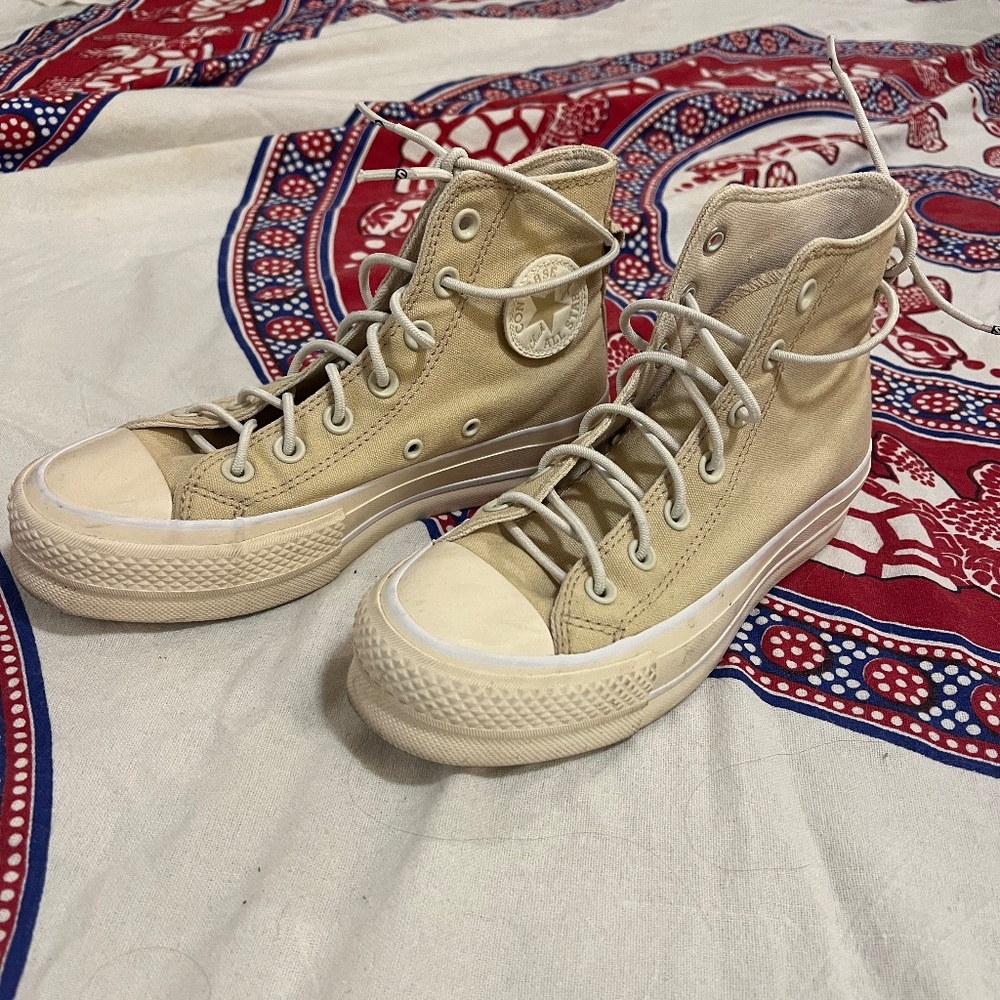 Chuck Taylor All Star Lift Platform Utility Hike Women's  Oat milk